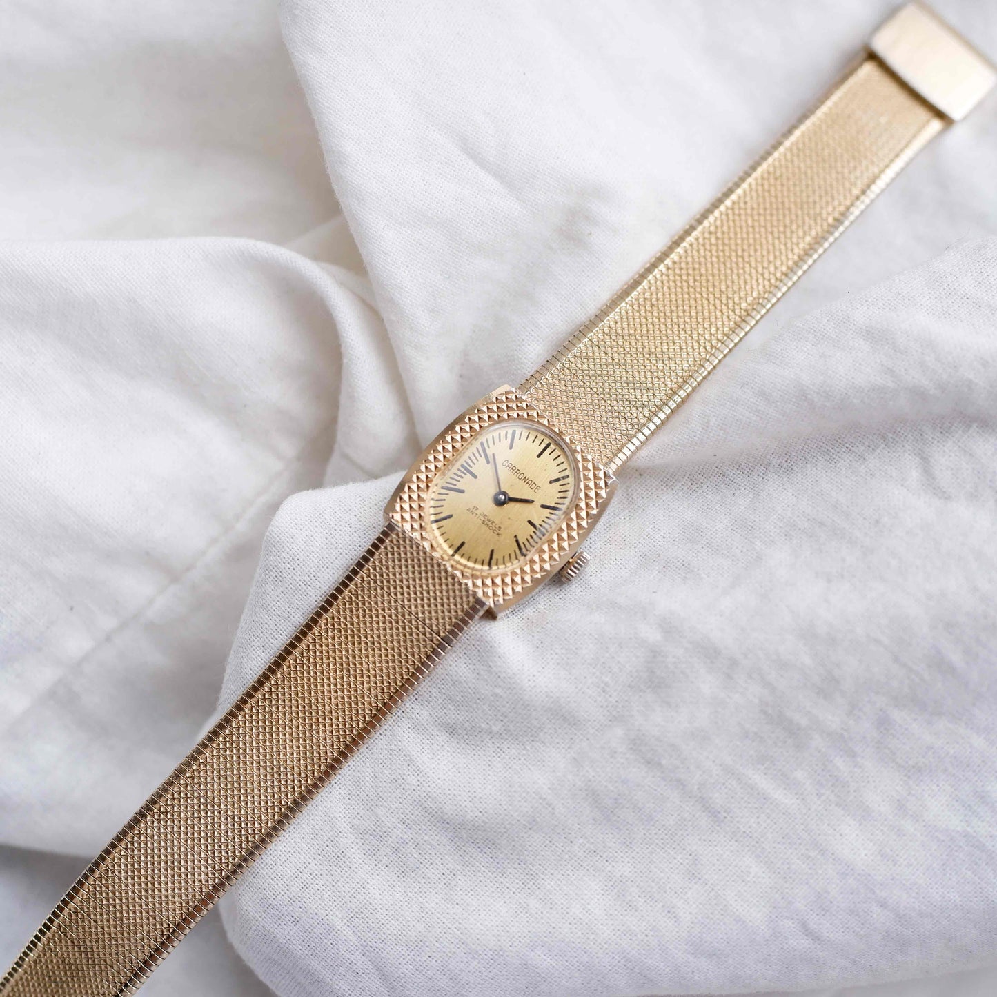 Carronade Cocktail Watch: Vintage Ladies 60s Golden Mechanical with diamond-textured Bezel