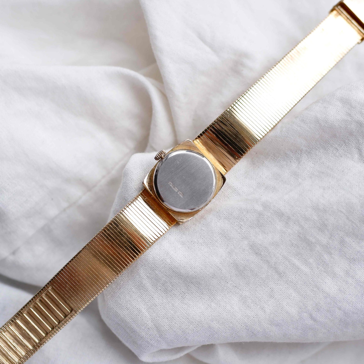 Carronade Cocktail Watch: Vintage Ladies 60s Golden Mechanical with diamond-textured Bezel