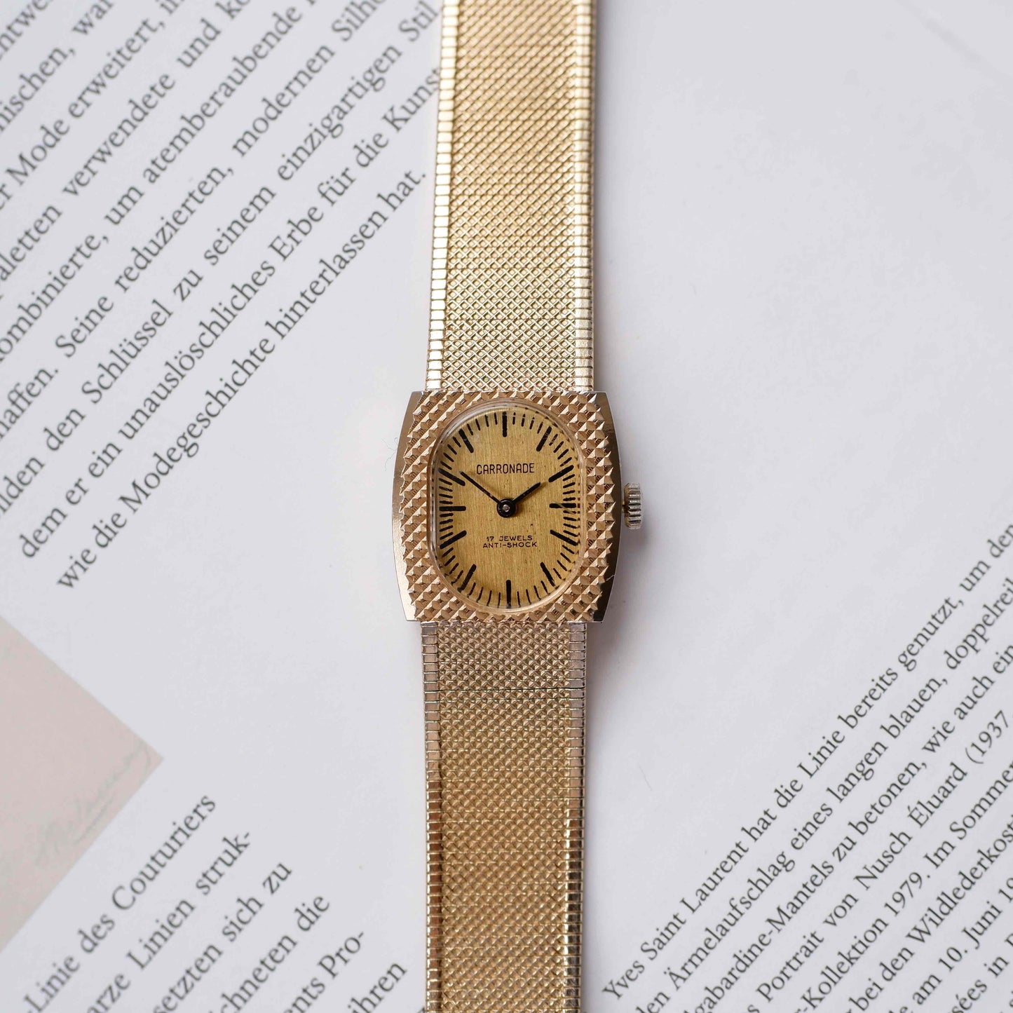 Carronade Cocktail Watch: Vintage Ladies 60s Golden Mechanical with diamond-textured Bezel