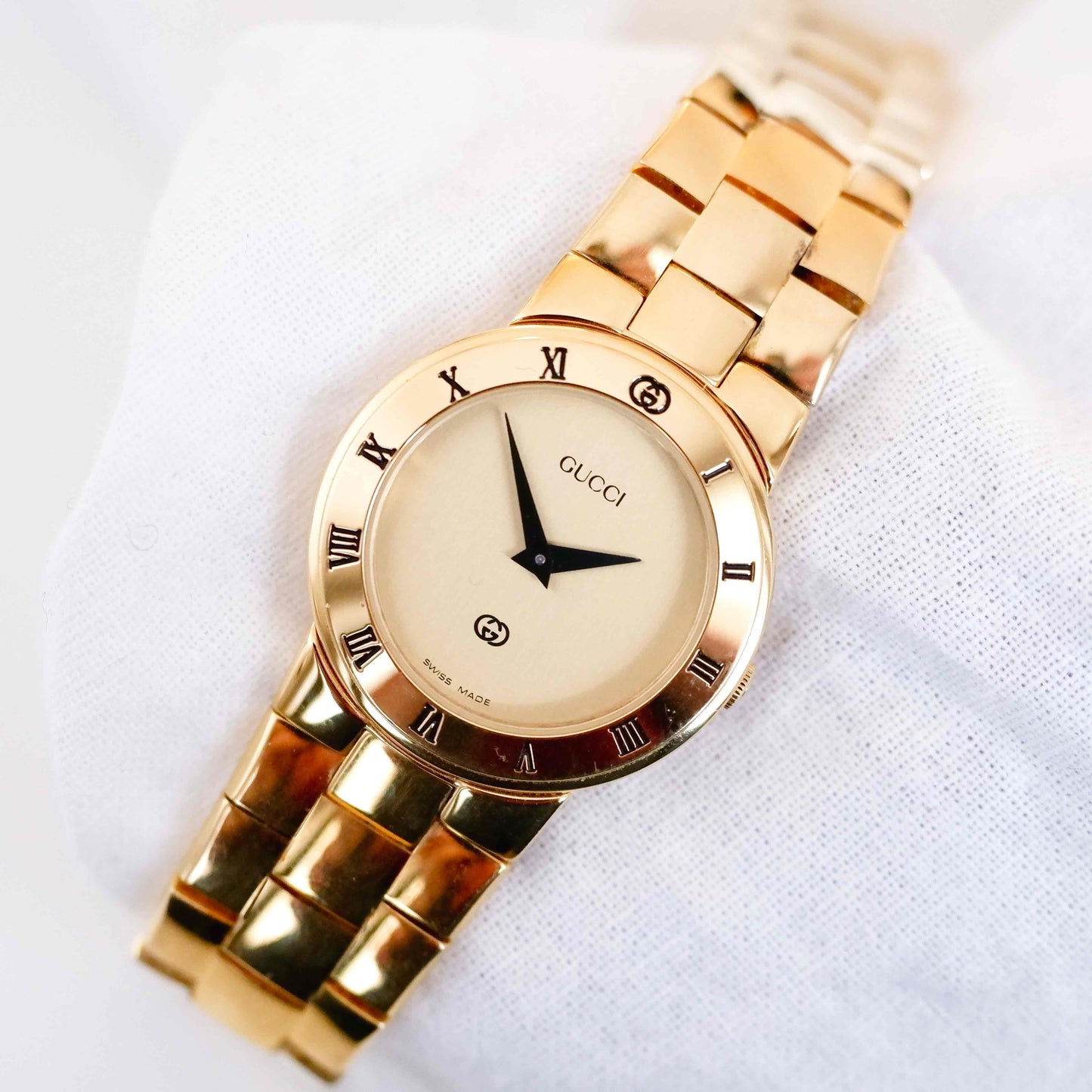 Gucci Vintage 3300m: Champagne Dial Vintage Ladies Watch 90s Golden Classic