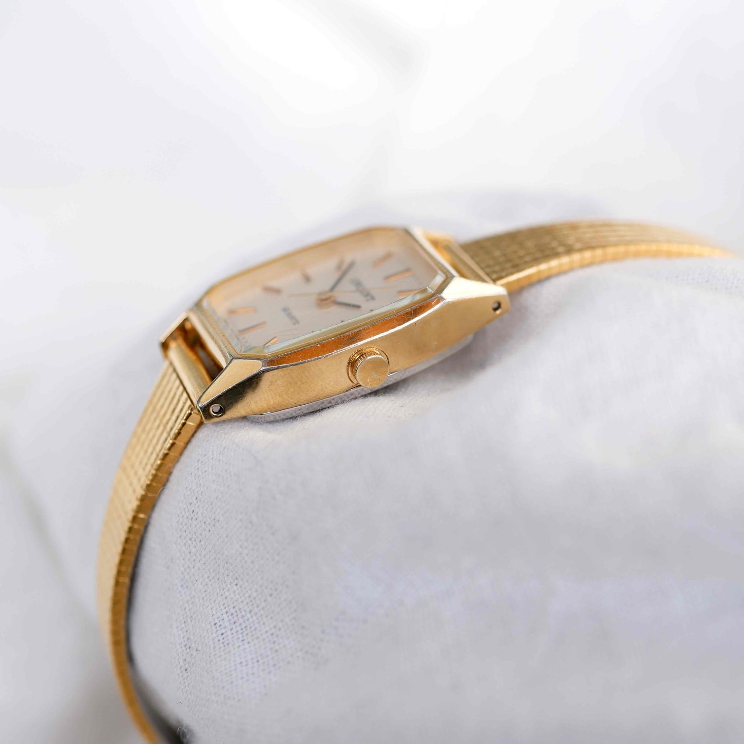 Orient Vintage Watch: 80s Cocktail Ladies Golden Rectangular Style