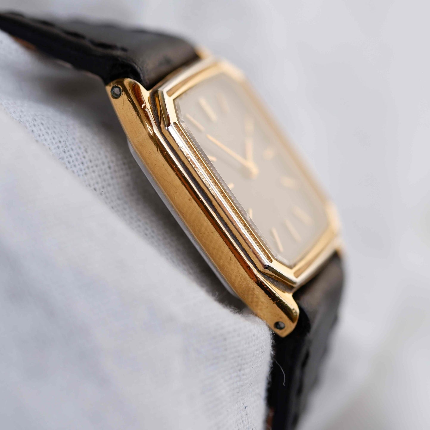 Seiko Vintage Tank: Ladies Watch 80s Gold with Blue Sunburst Dial
