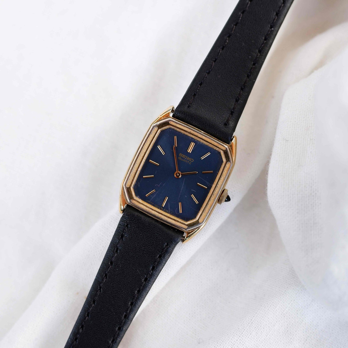 Seiko Vintage Tank: Ladies Watch 80s Gold with Blue Sunburst Dial