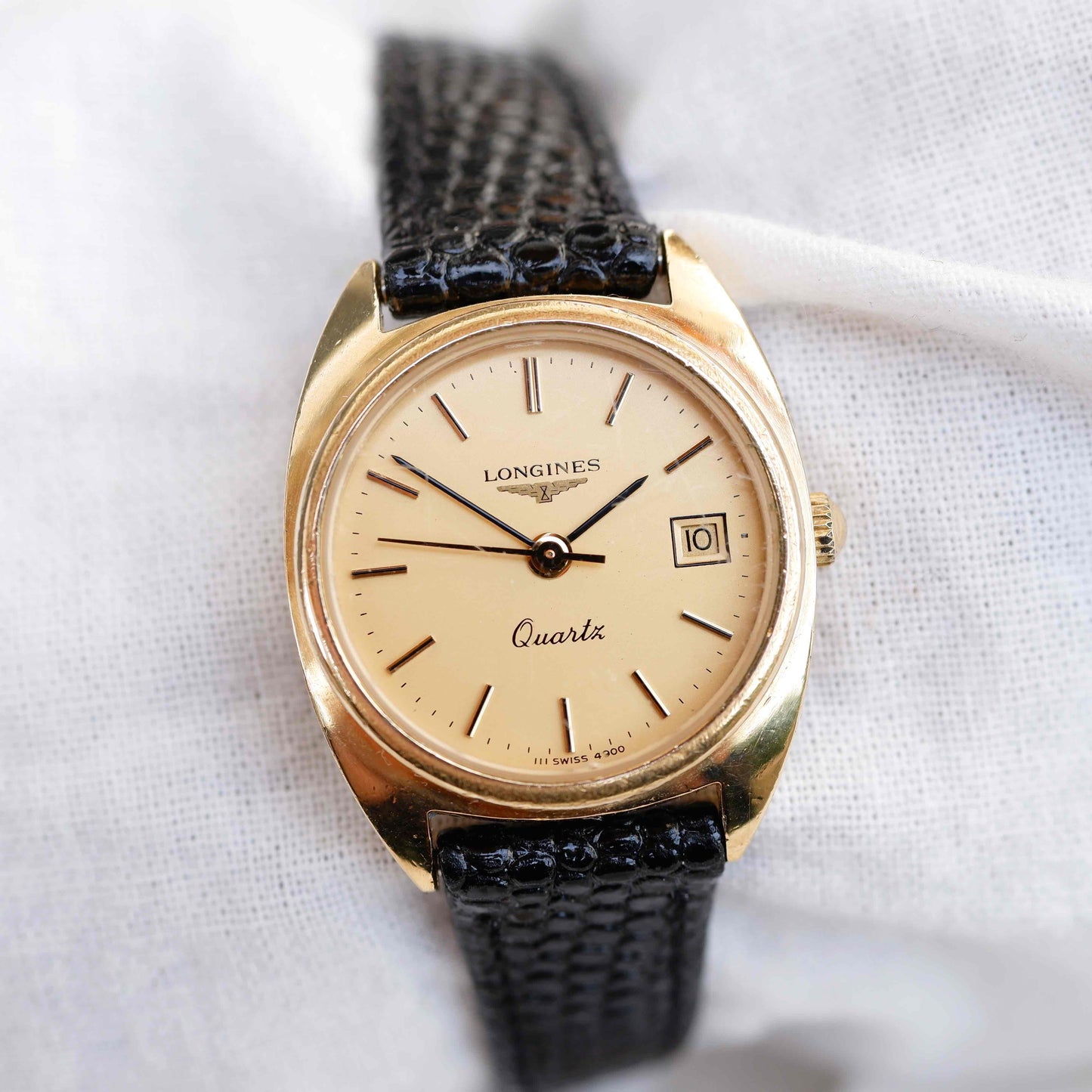 Longines Vintage Watch: Ladies 80s Golden with Champagne Dial