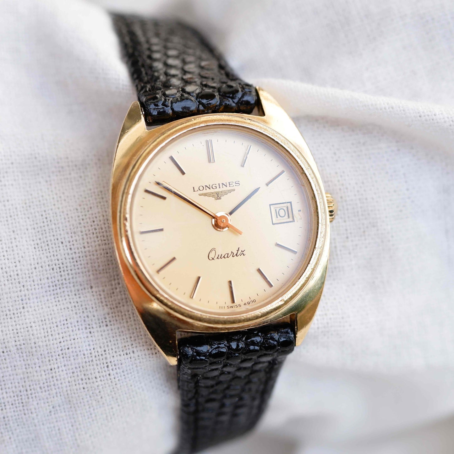Longines Vintage Watch: Ladies 80s Golden with Champagne Dial
