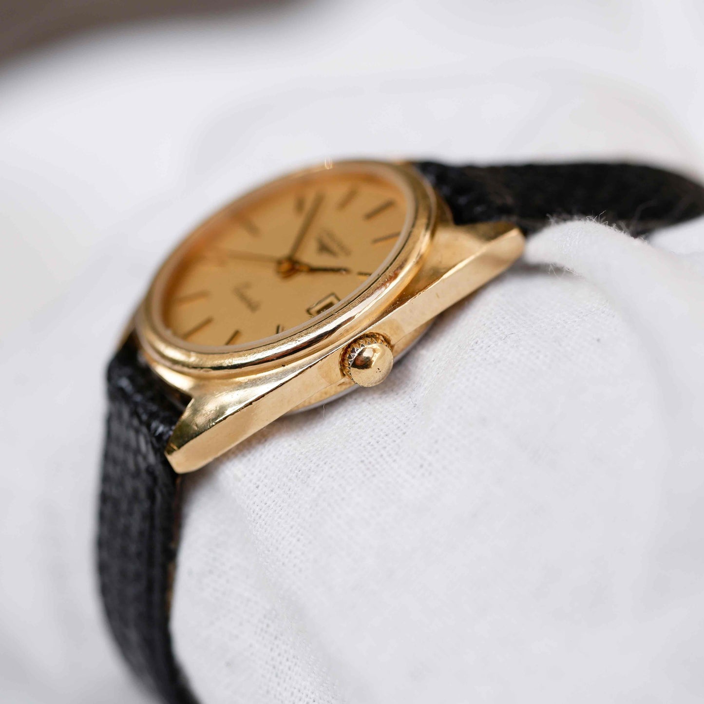 Longines Vintage Watch: Ladies 80s Golden with Champagne Dial