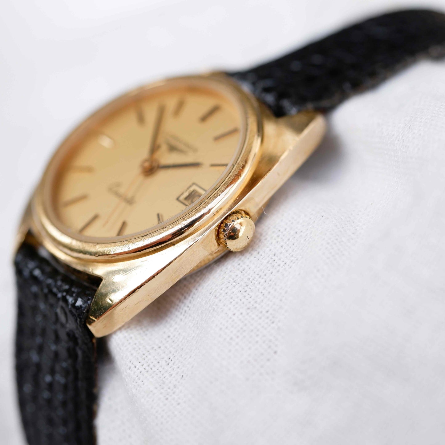 Longines Vintage Watch: Ladies 80s Golden with Champagne Dial