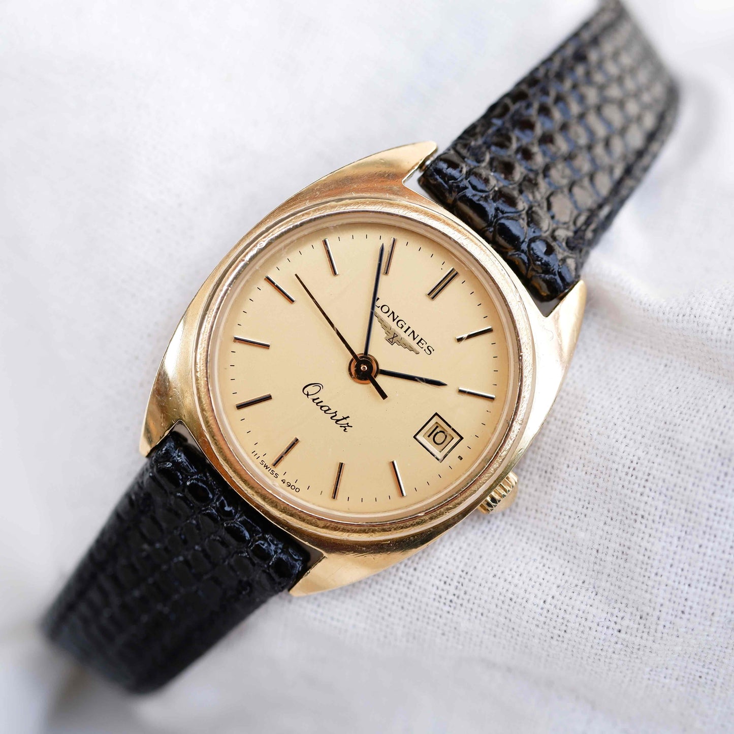 Longines Vintage Watch: Ladies 80s Golden with Champagne Dial