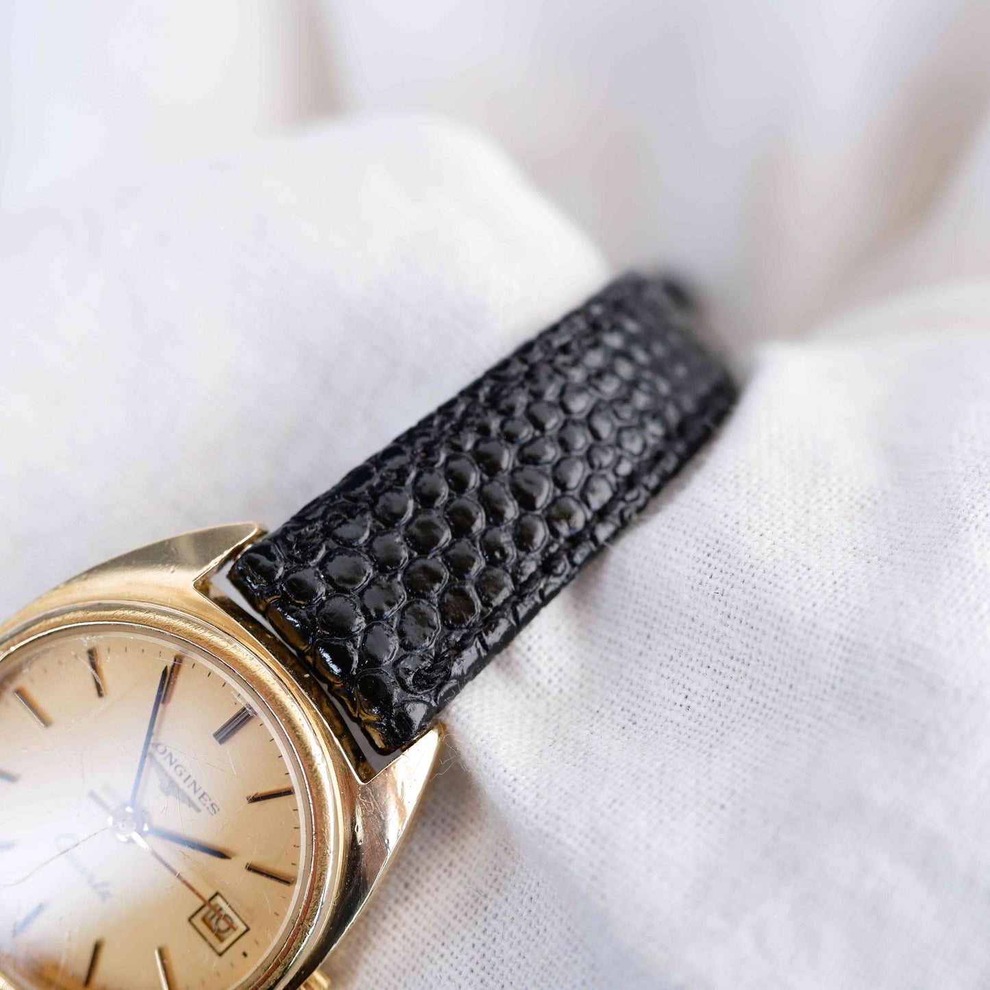 Longines Vintage Watch: Ladies 80s Golden with Champagne Dial