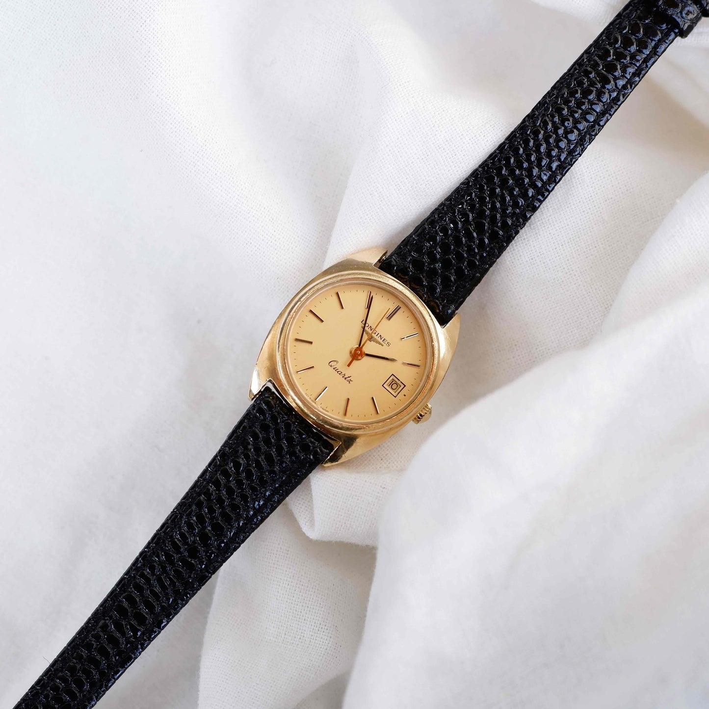Longines Vintage Watch: Ladies 80s Golden with Champagne Dial