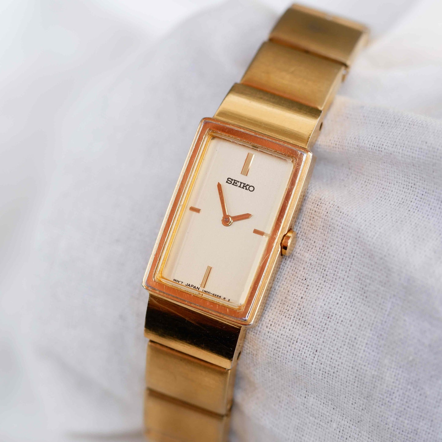 Seiko Vintage Watch: Ladies Tank 80s Golden Dainty with Champagne Dial