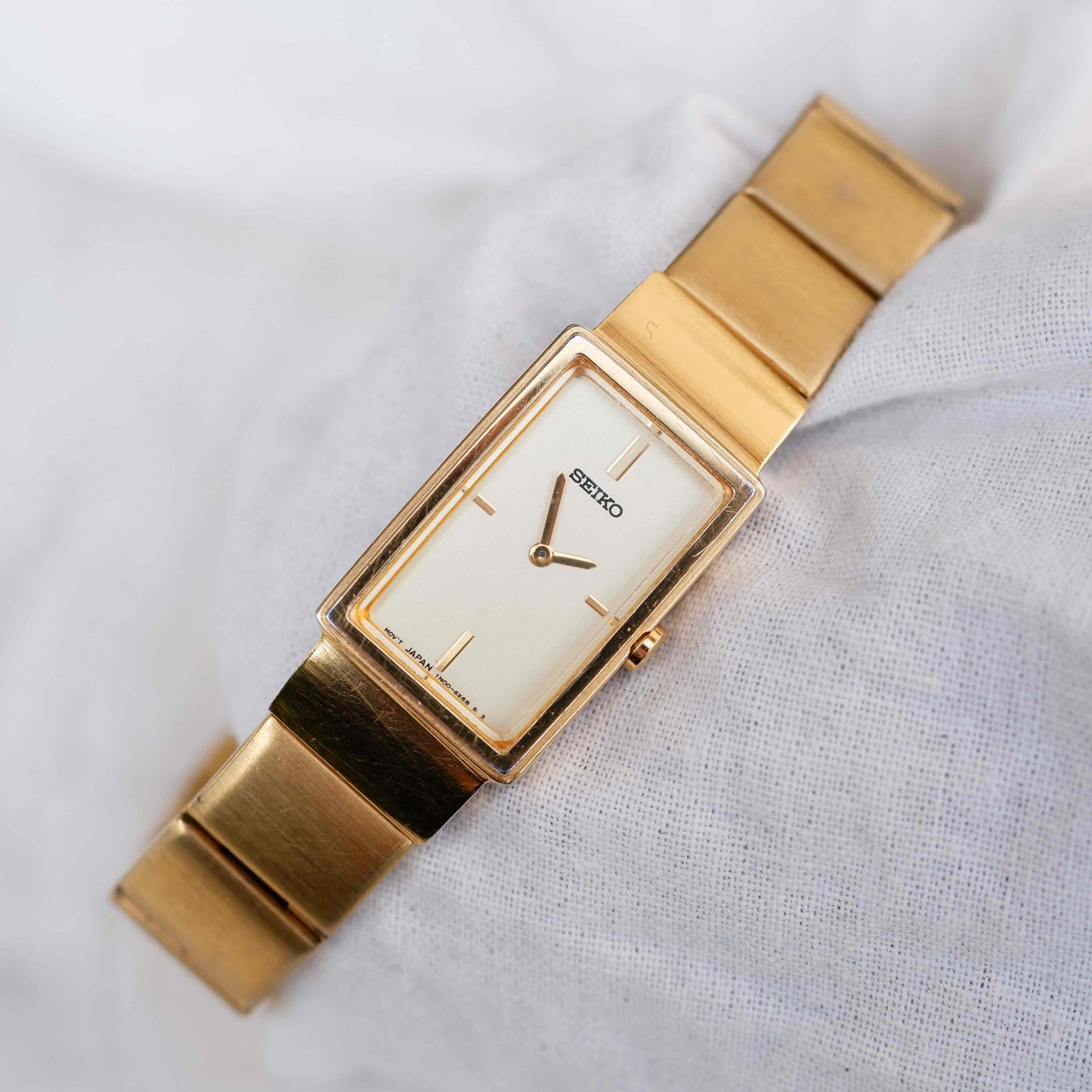 Seiko Vintage Watch: Ladies Tank 80s Golden Dainty with Champagne Dial