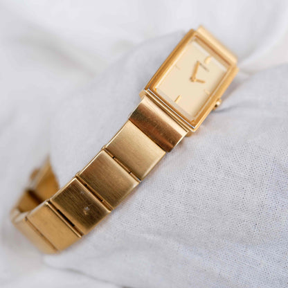 Seiko Vintage Watch: Ladies Tank 80s Golden Dainty with Champagne Dial
