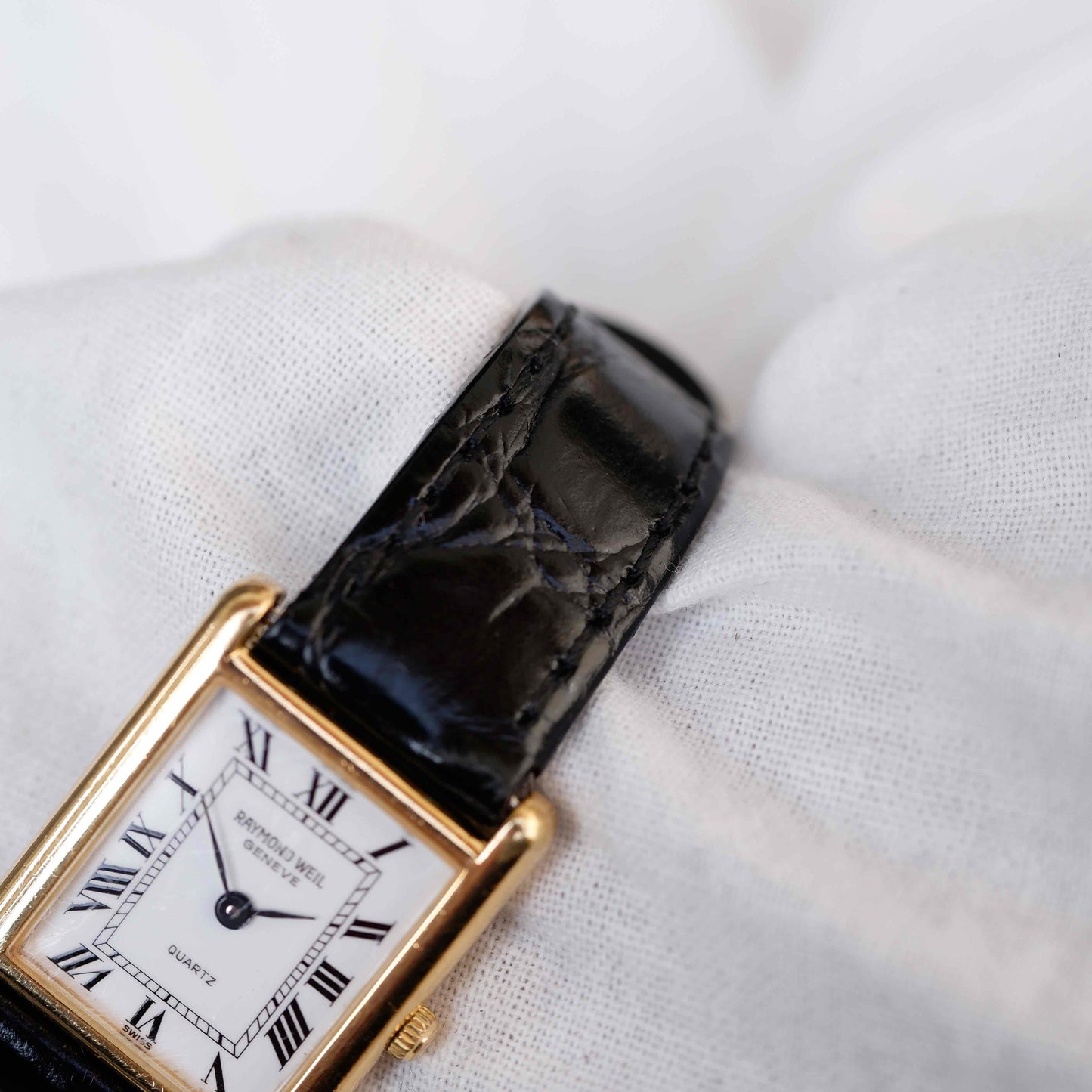 Raymond Weil Tank: Vintage Ladies Watch 90s Golden Rectangular Style with Roman Numerals