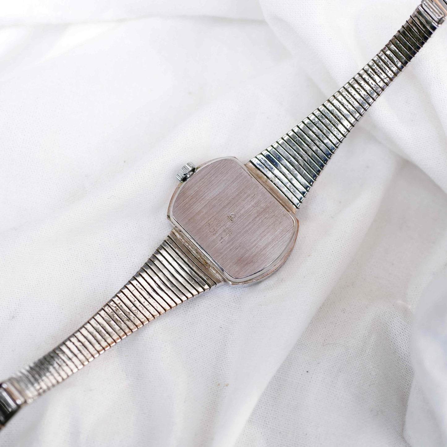 Vintage Newad Jump Hour: Ladies Vintage 70s Mechanical Blue Dial