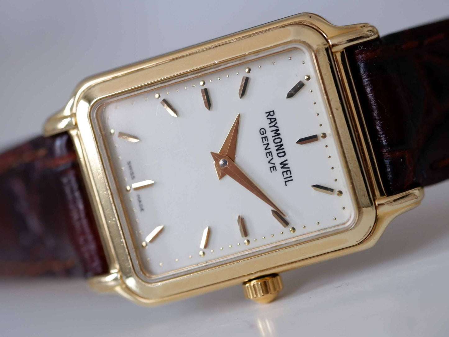 Raymond Weil Vintage Ladies Watch: 90s Golden Rectangular Style with White Dial | Second Front Side