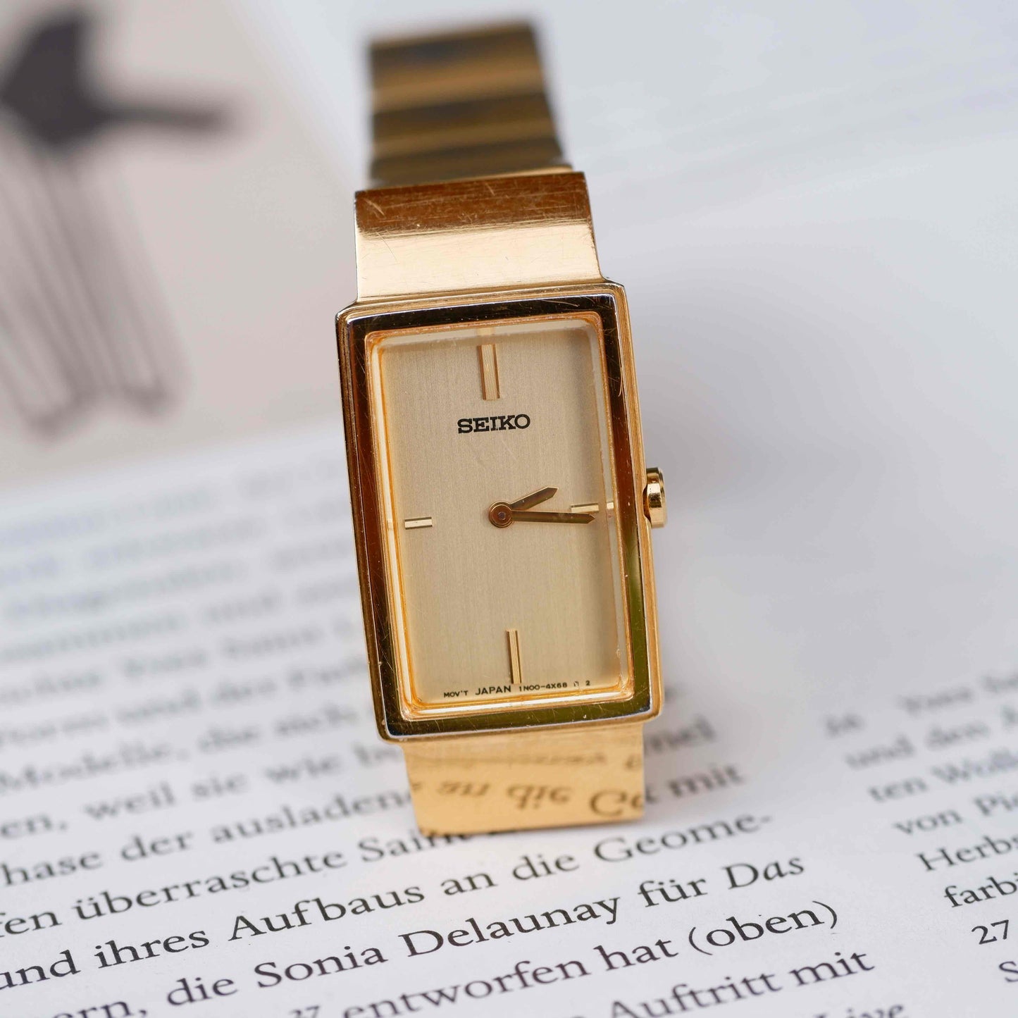 Seiko Vintage Watch: Ladies Tank 80s Golden Dainty with Champagne Dial
