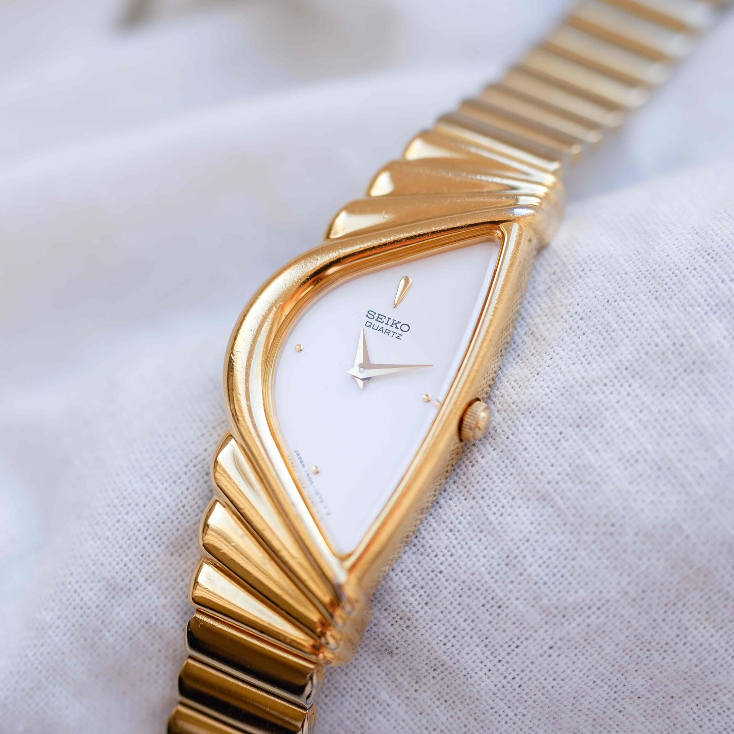 Seiko Half Moon: Vintage Bracelet Watch 90s Ladies Golden Dainty with White Dial
