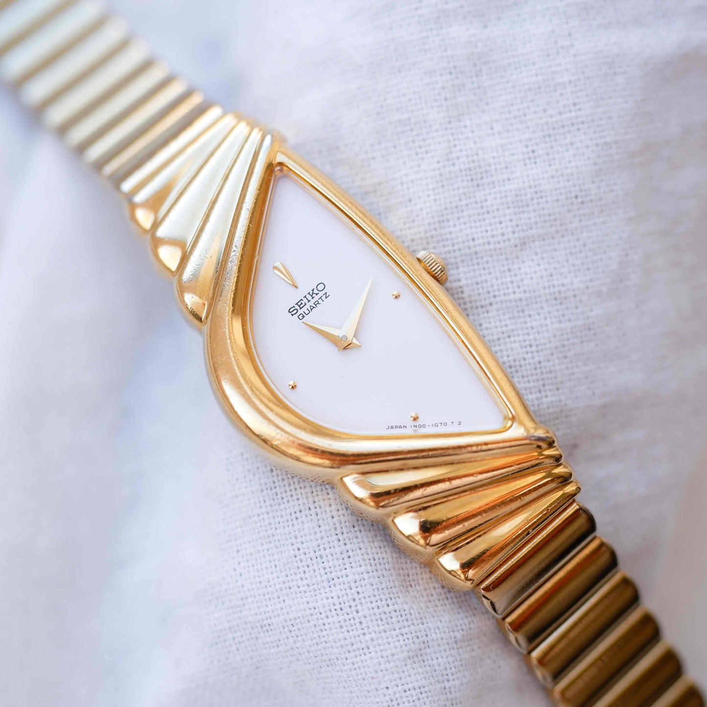 Seiko Half Moon: Vintage Bracelet Watch 90s Ladies Golden Dainty with White Dial