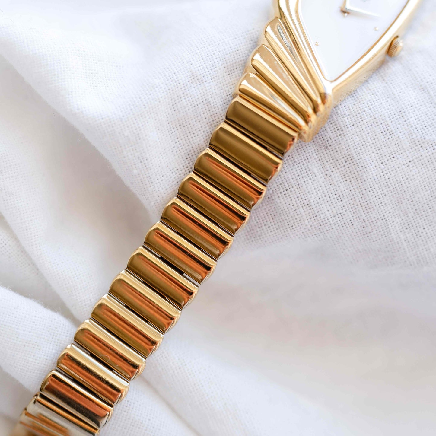 Seiko Half Moon: Vintage Bracelet Watch 90s Ladies Golden Dainty with White Dial
