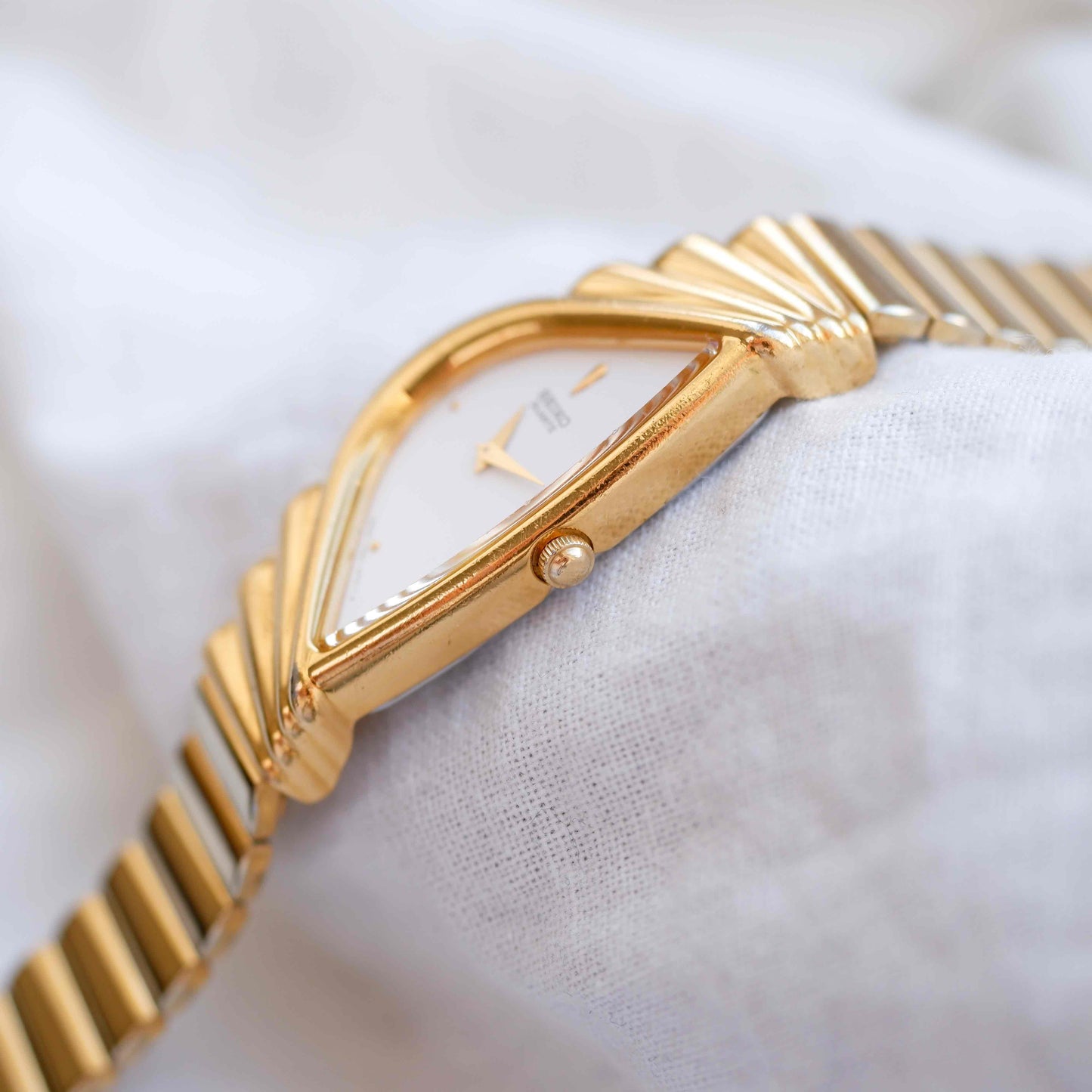 Seiko Half Moon: Vintage Bracelet Watch 90s Ladies Golden Dainty with White Dial