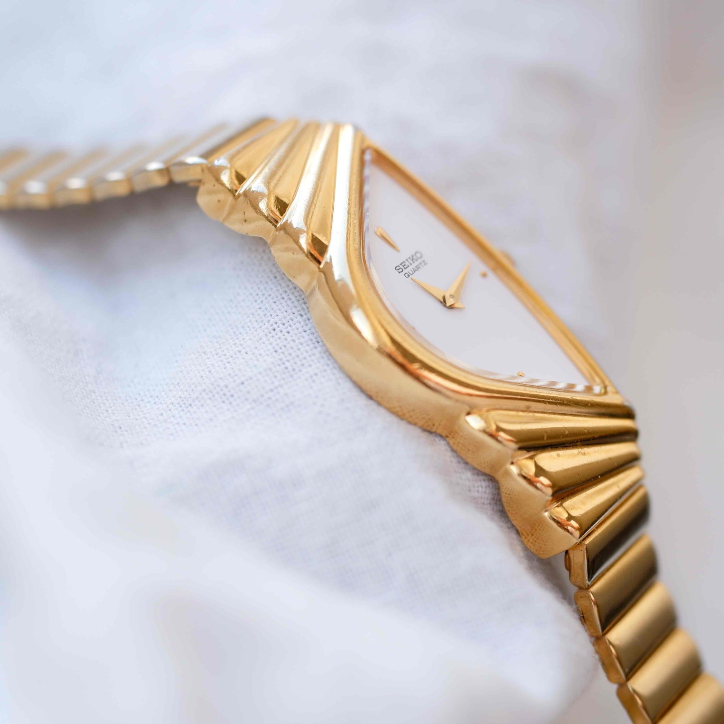 Seiko Half Moon: Vintage Bracelet Watch 90s Ladies Golden Dainty with White Dial