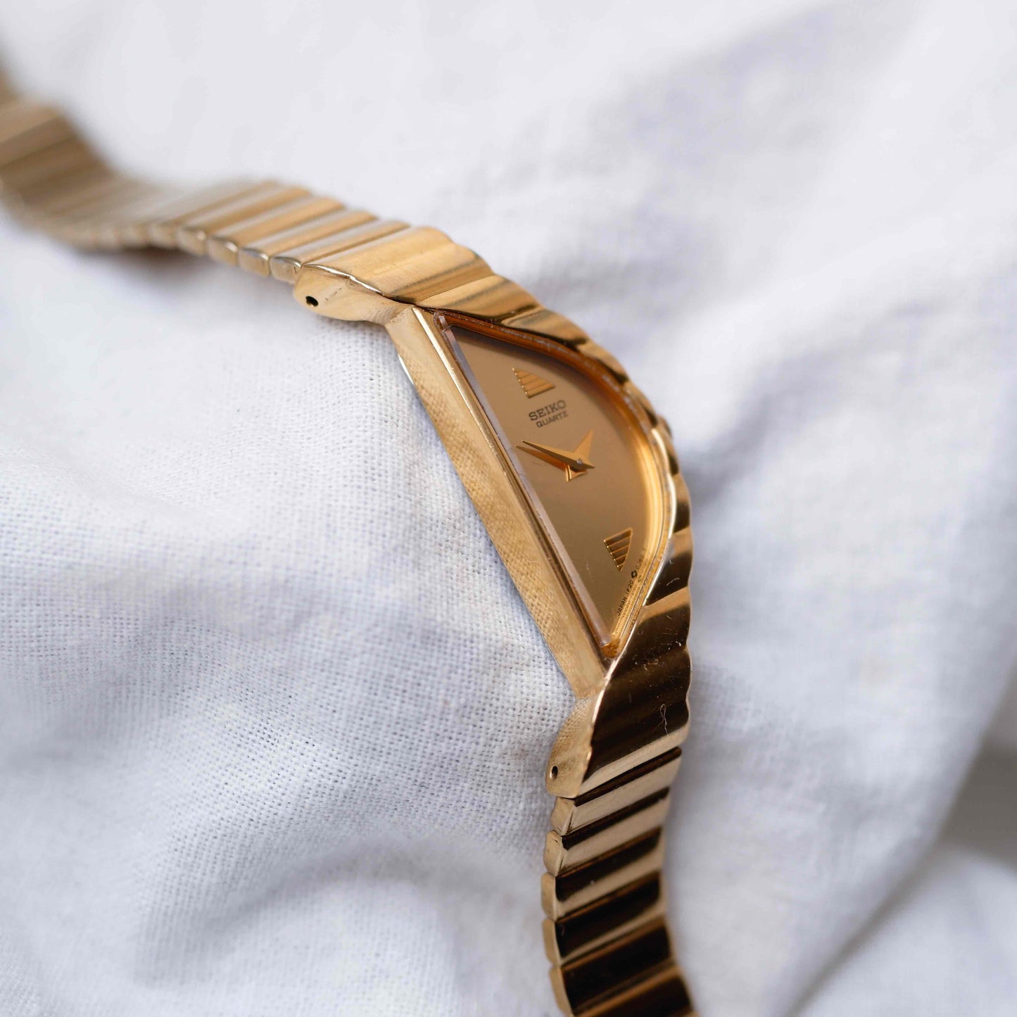 Seiko Half Moon: Vintage Cocktail Watch 90s Ladies Golden Dainty with Champagne Dial