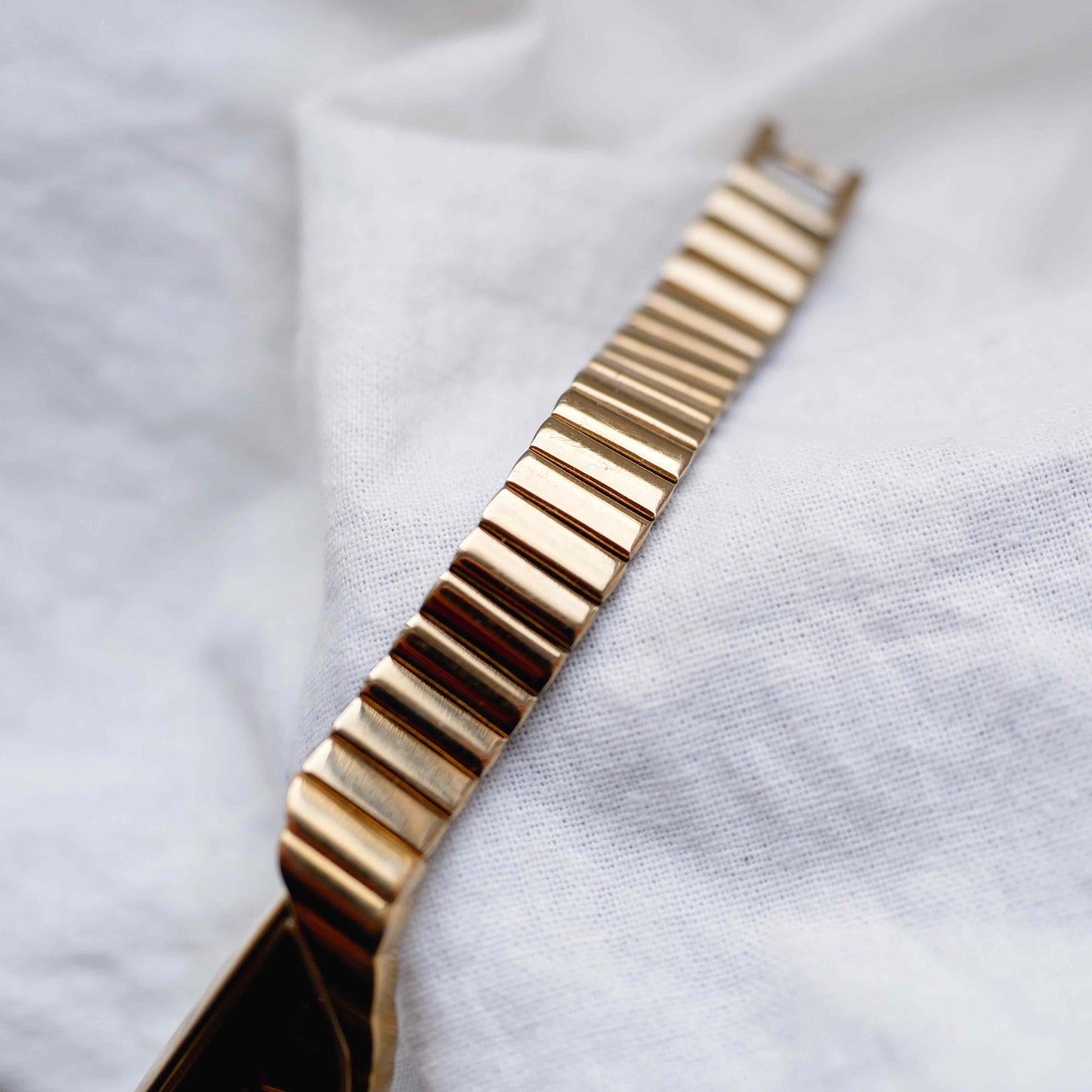 Seiko Half Moon: Vintage Cocktail Watch 90s Ladies Golden Dainty with Champagne Dial