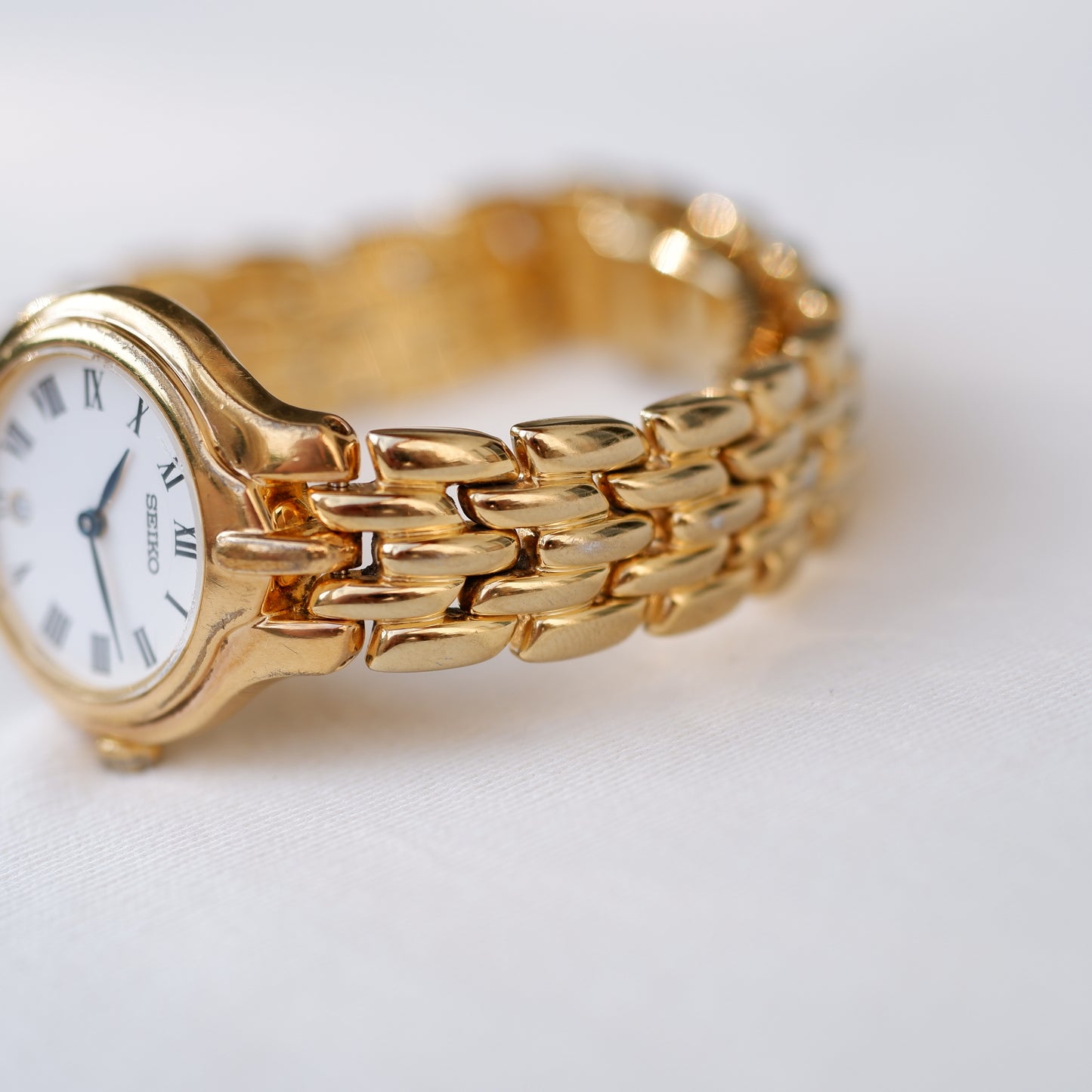 Seiko Vintage Watch: Ladies 80s Golden Blued Hands White Roman Dial