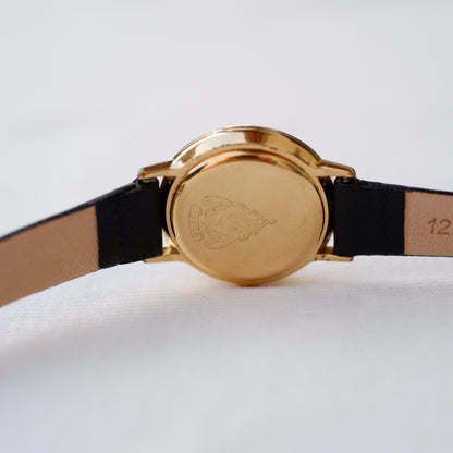 Gucci 3000.2.l Watch: Vintage Ladies 90s Gold with Red and Green Dial