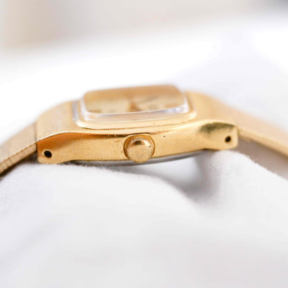 Citizen Cocktail Watch: Vintage Ladies 80s Golden Dainty with Light Gold Dial