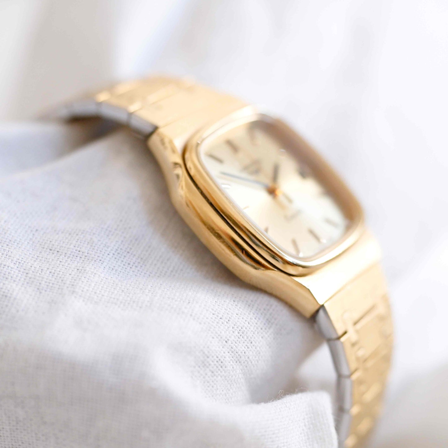 Longines Vintage Watch: Dainty Ladies 70s Golden with Champagne Sunburst Dial