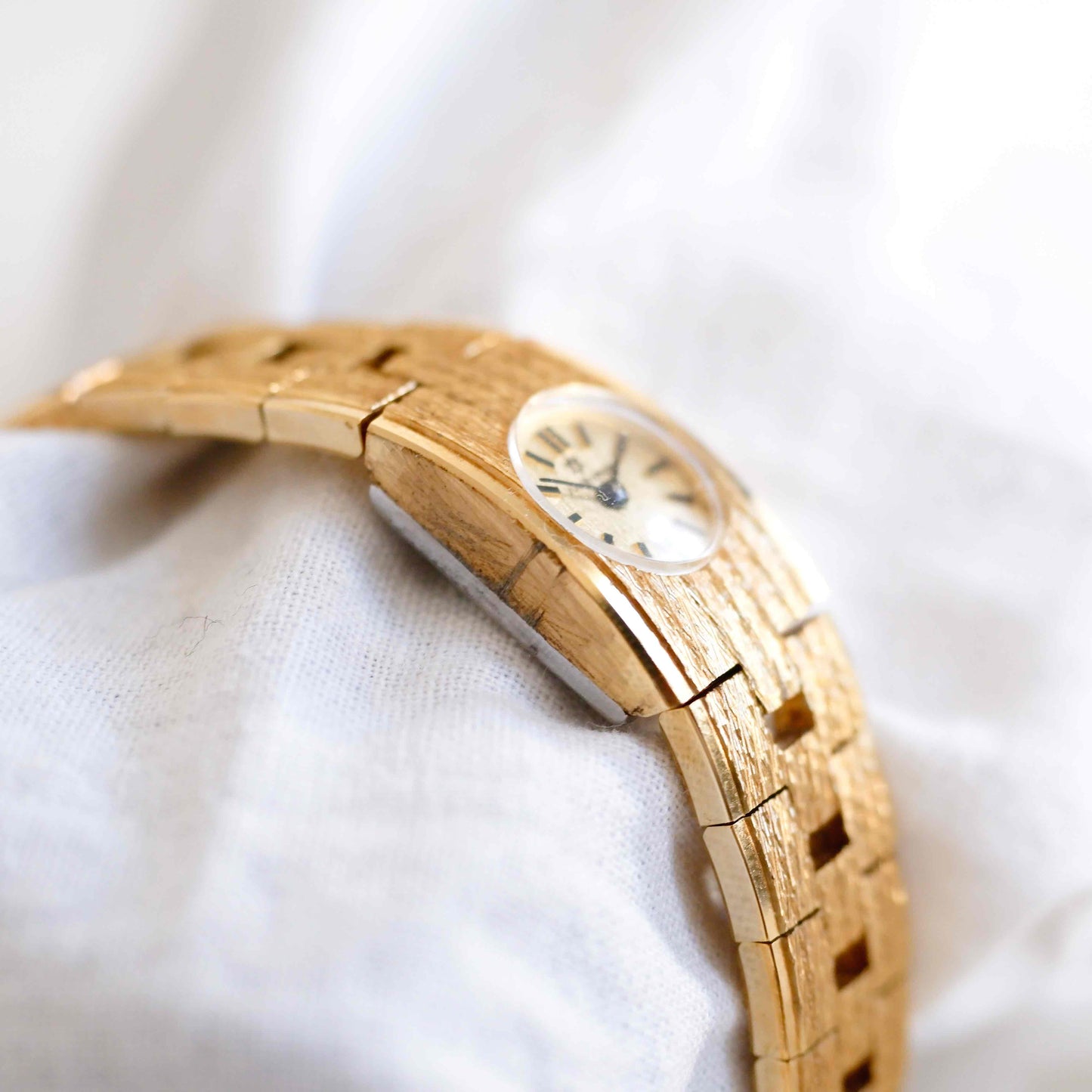 Junghans Cocktail Watch: Vintage Ladies 60s Golden Dainty with Mechanical Movement