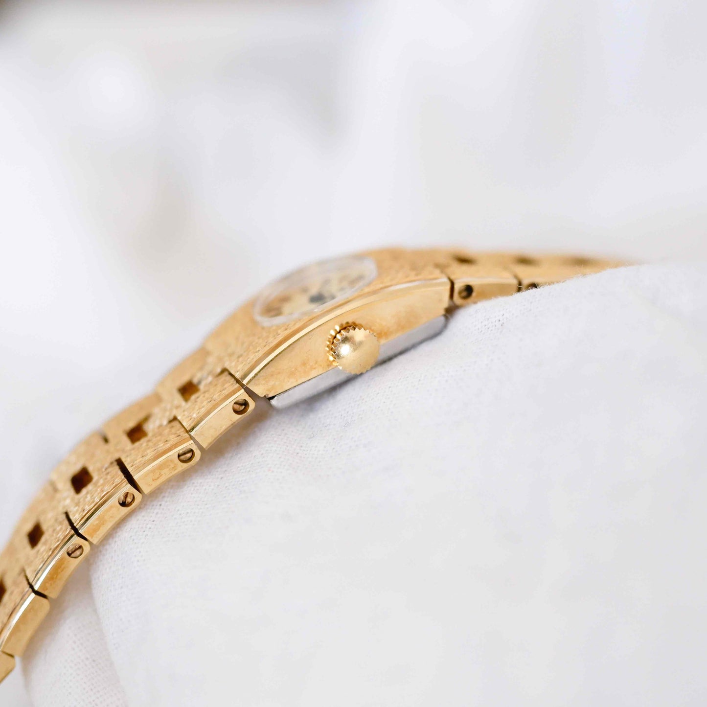 Junghans Cocktail Watch: Vintage Ladies 60s Golden Dainty with Mechanical Movement