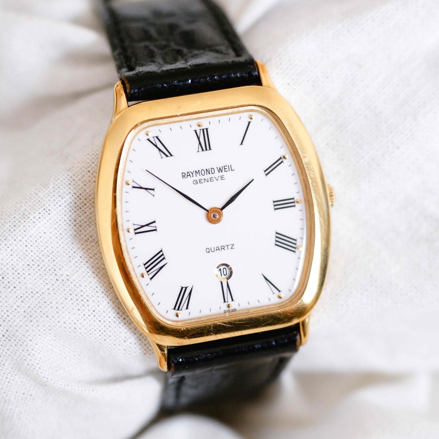 Raymond Weil Tank Style: Vintage Ladies Watch 90s Golden Roman White Dial