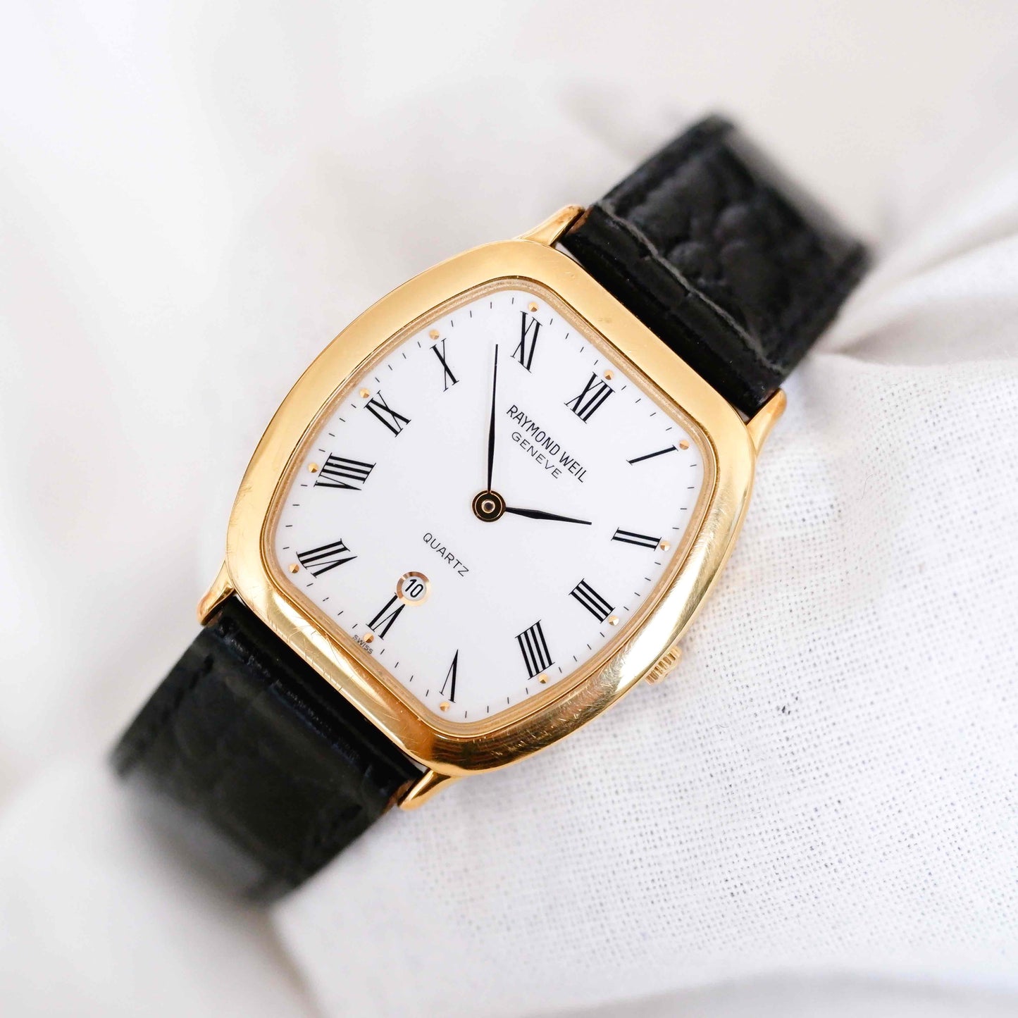 Raymond Weil Tank Style: Vintage Ladies Watch 90s Golden Roman White Dial