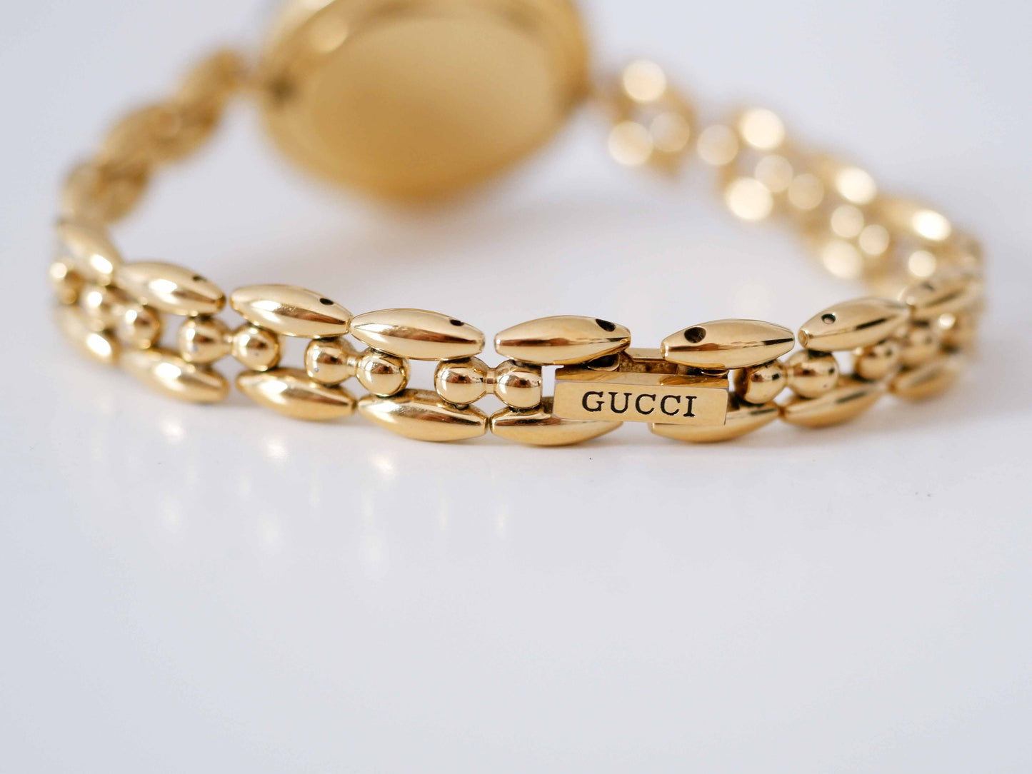 Gucci 11/12.2 Bezel Vintage Ladies Watch: 90s Golden Classic, Clasp