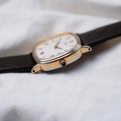 Seiko Vintage Tank: Ladies Watch 80s Gold White Roman Dial