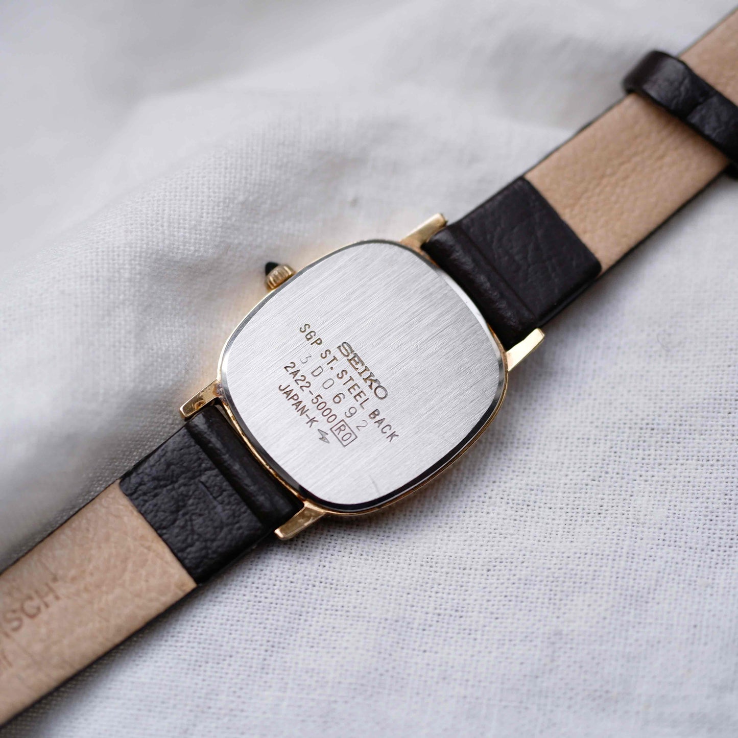 Seiko Vintage Tank: Ladies Watch 80s Gold White Roman Dial