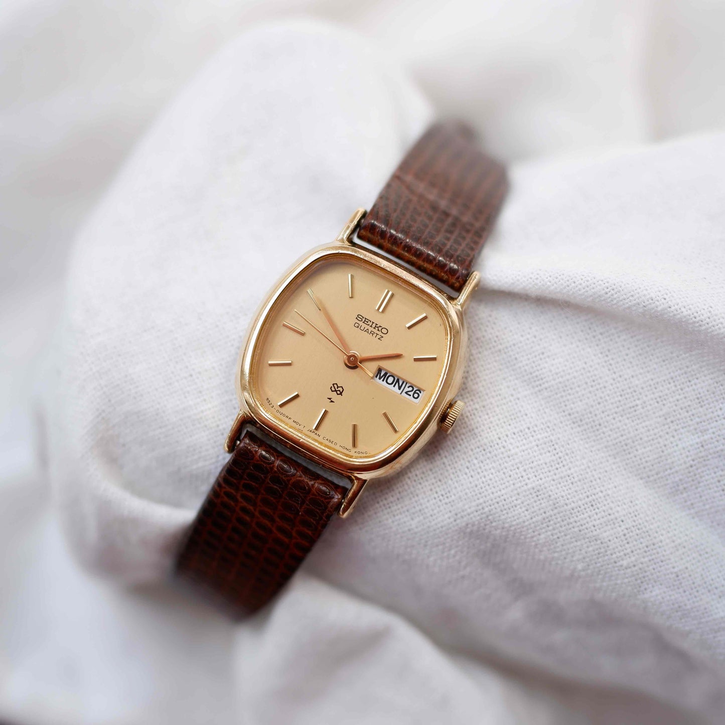 Seiko Vintage Tank: Ladies Watch 80s Gold Day and Date