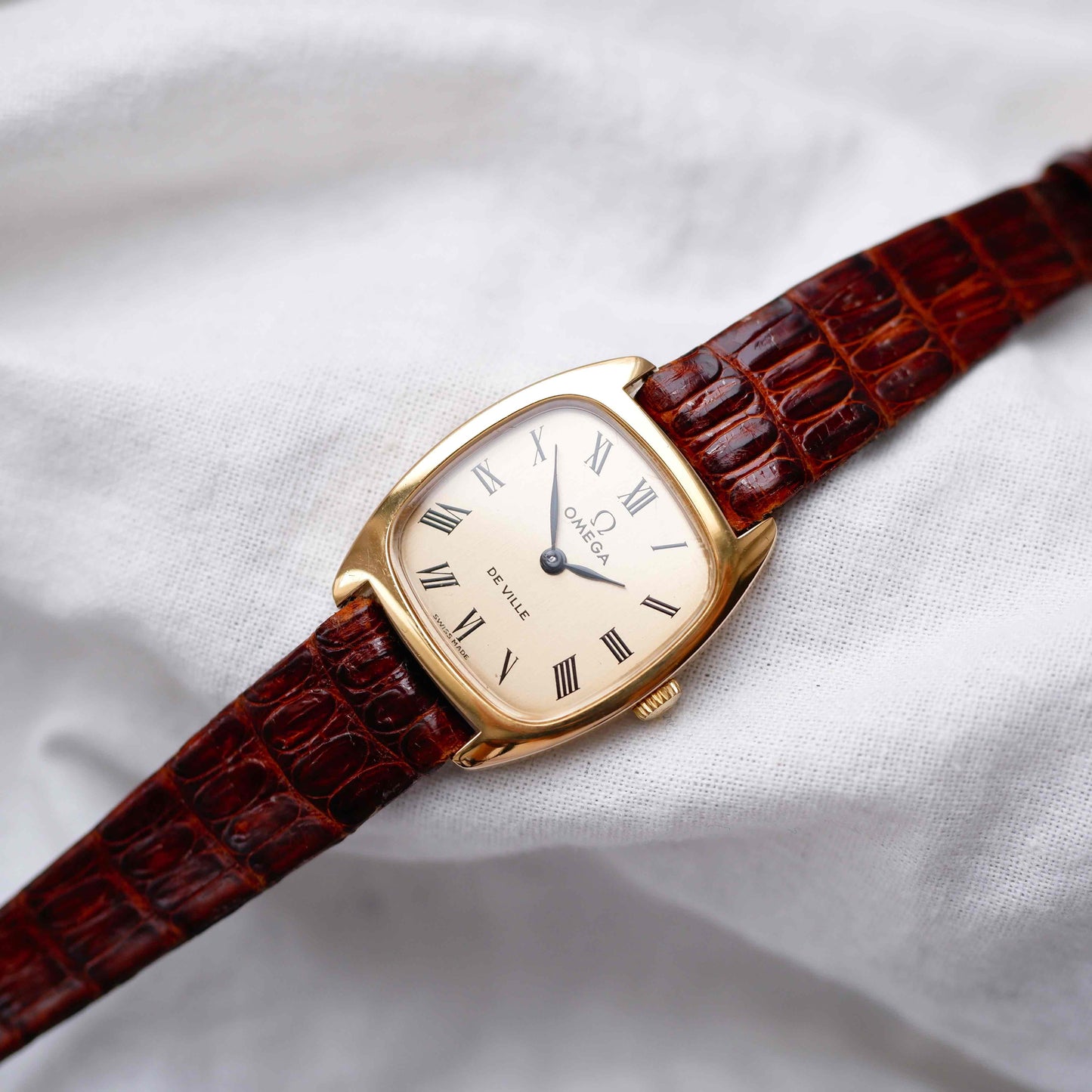 Omega De Ville: Vintage Ladies 70s Icon Hand-Wound with Champagne Dial