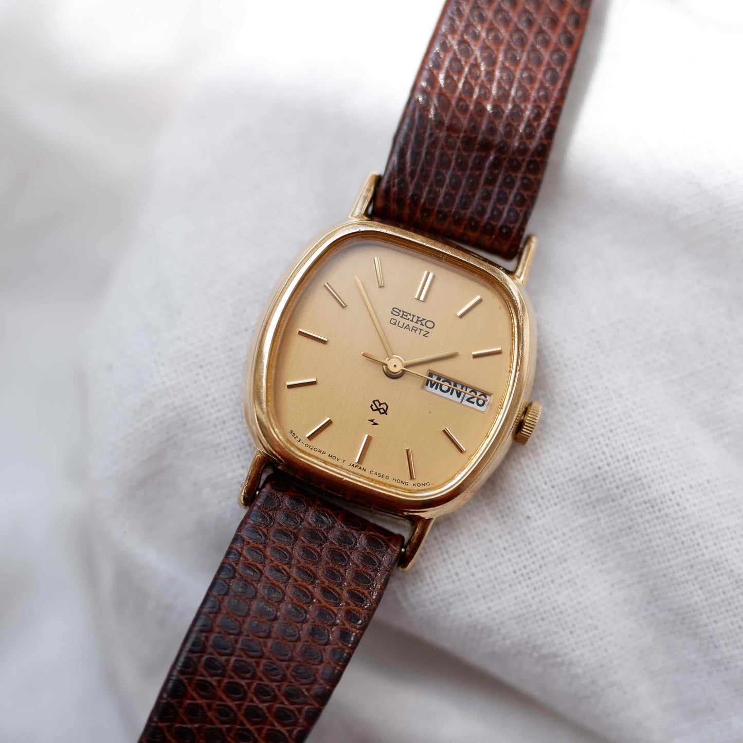Seiko Vintage Tank: Ladies Watch 80s Gold Day and Date