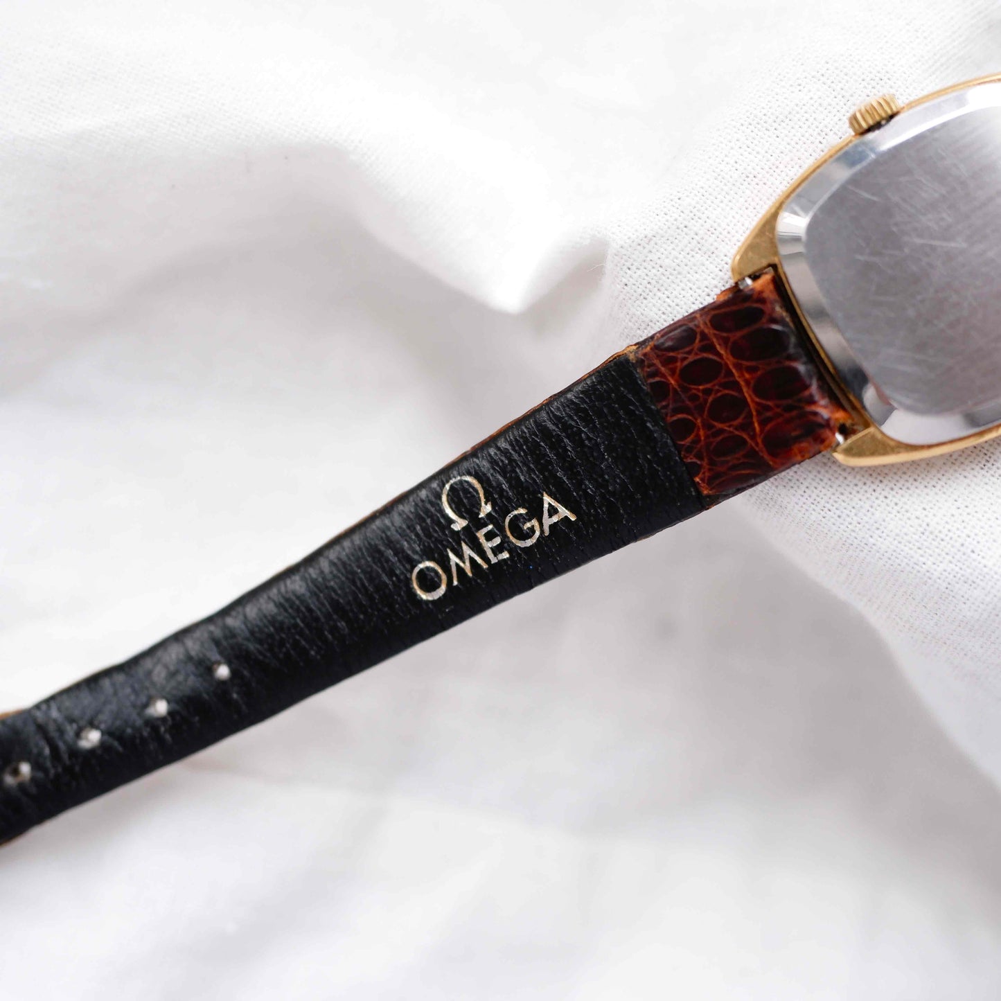 Omega De Ville: Vintage Ladies 70s Icon Hand-Wound with Champagne Dial