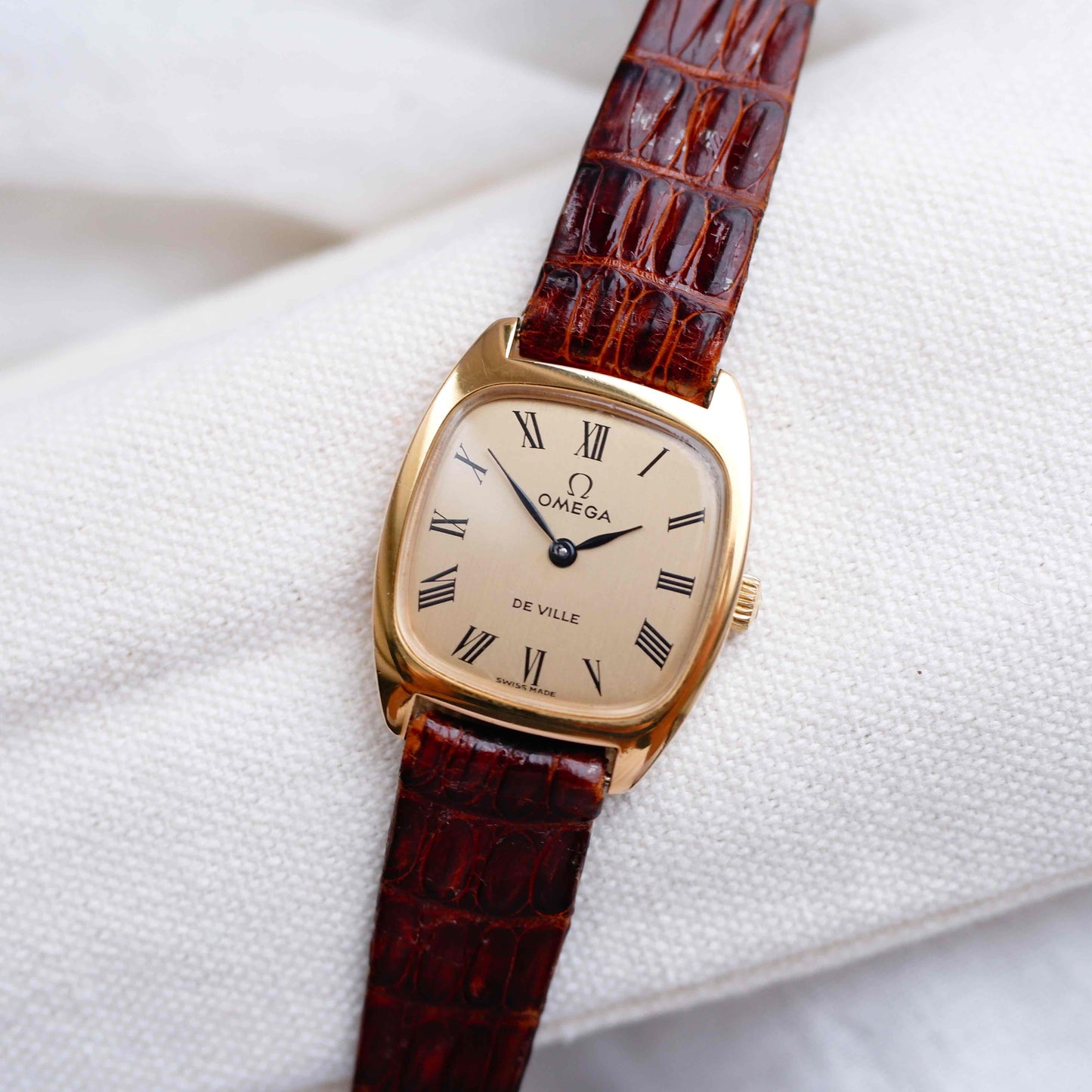 Omega De Ville: Vintage Ladies 70s Icon Hand-Wound with Champagne Dial