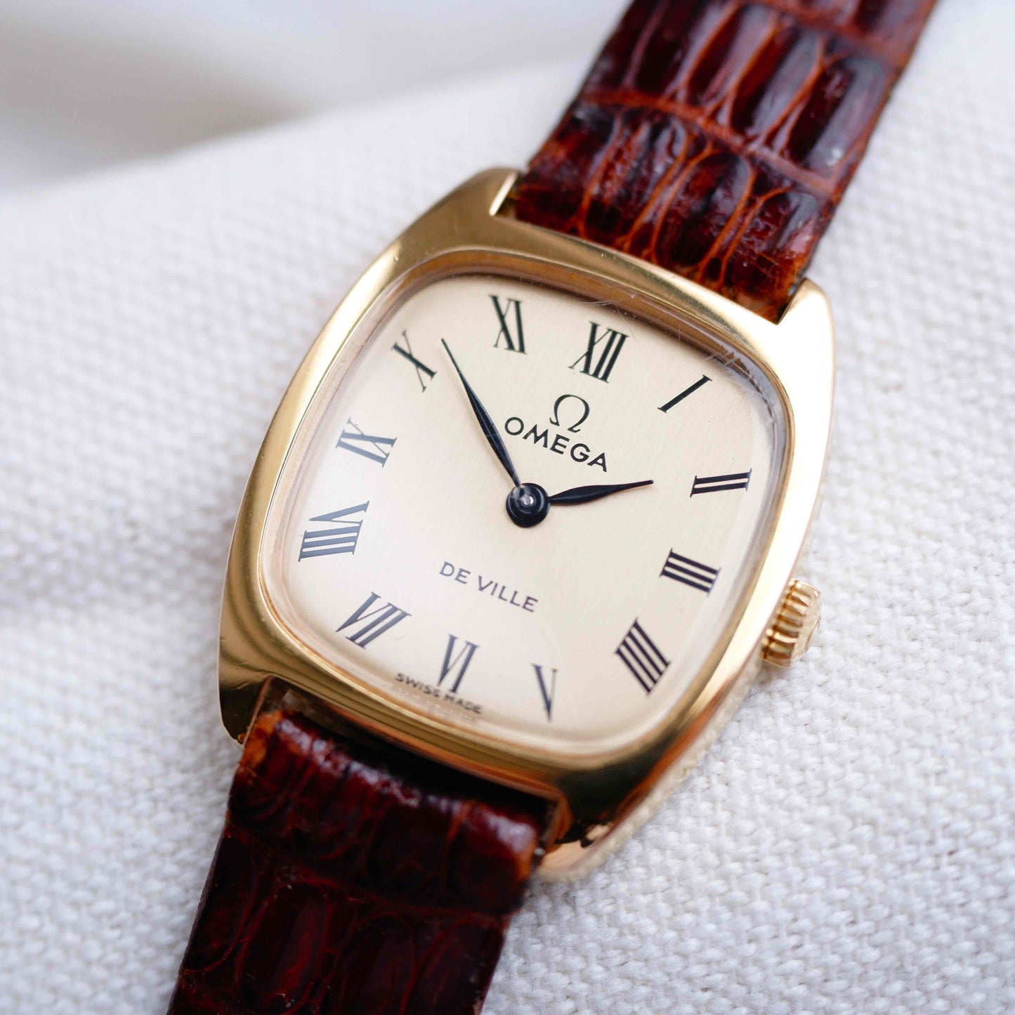 Omega De Ville: Vintage Ladies 70s Icon Hand-Wound with Champagne Dial