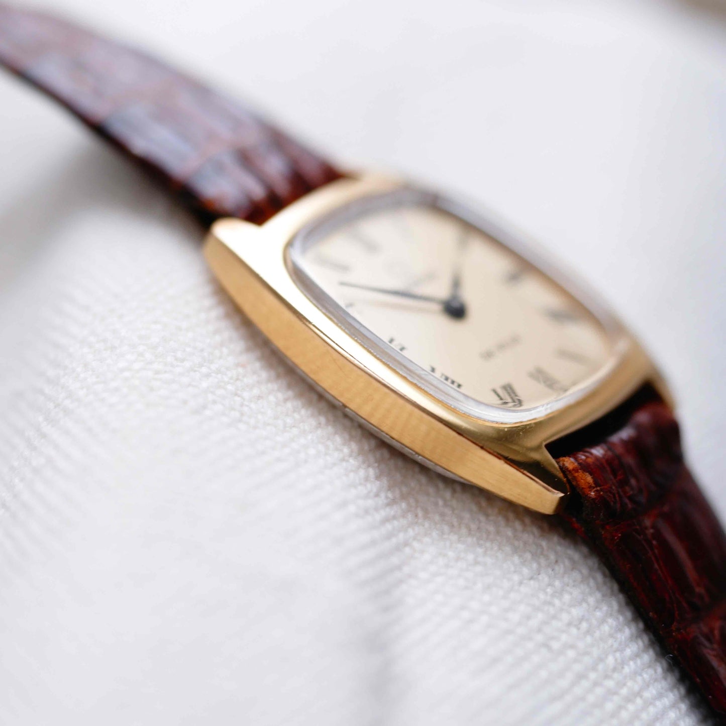 Omega De Ville: Vintage Ladies 70s Icon Hand-Wound with Champagne Dial