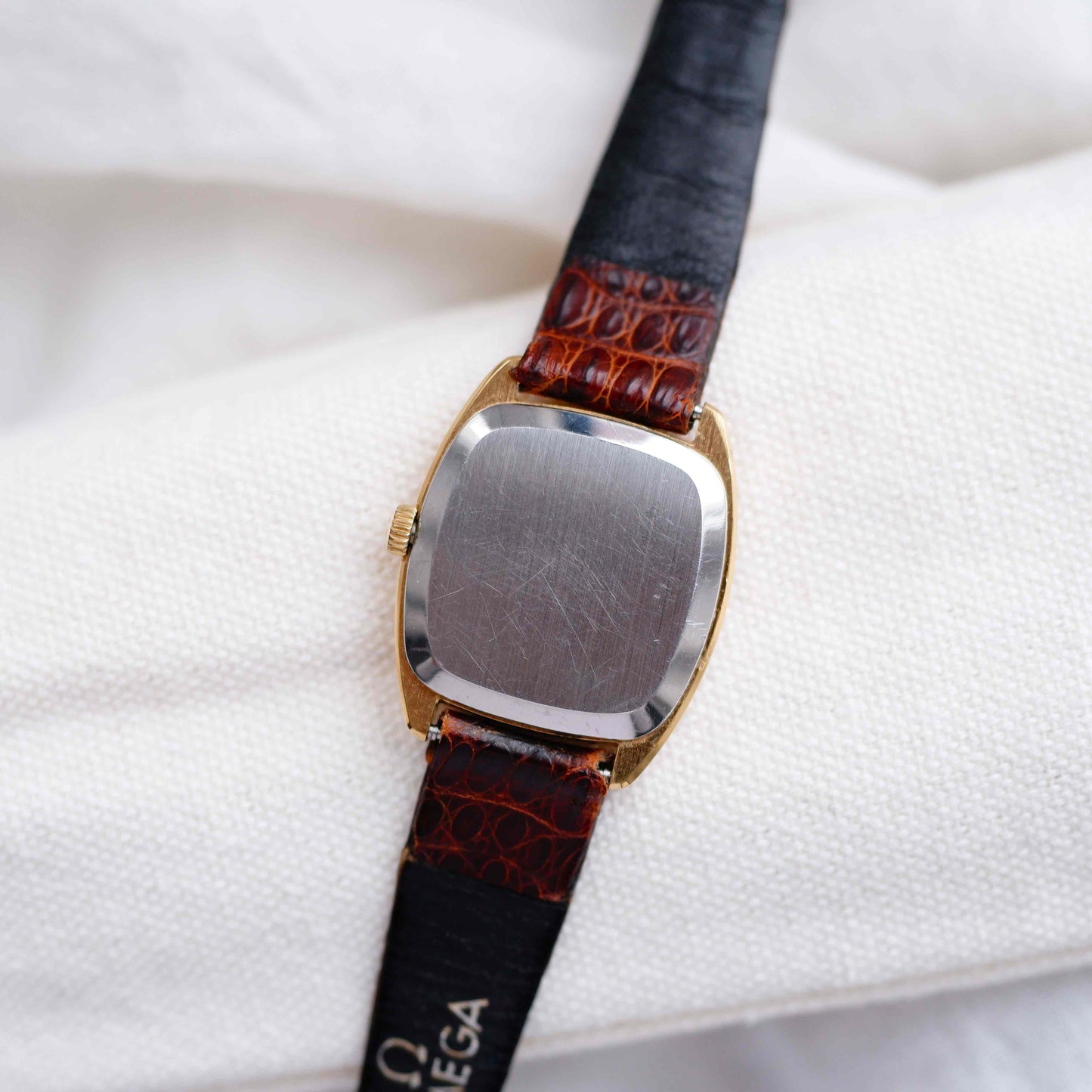 Omega De Ville: Vintage Ladies 70s Icon Hand-Wound with Champagne Dial