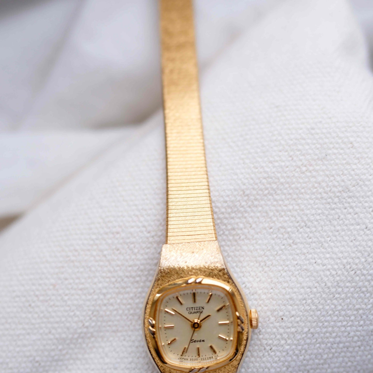 Citizen Cocktail Watch: Vintage Ladies 80s Golden Dainty with Champagne Dial