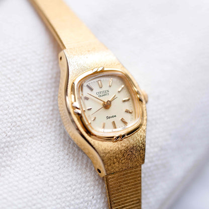 Citizen Cocktail Watch: Vintage Ladies 80s Golden Dainty with Champagne Dial