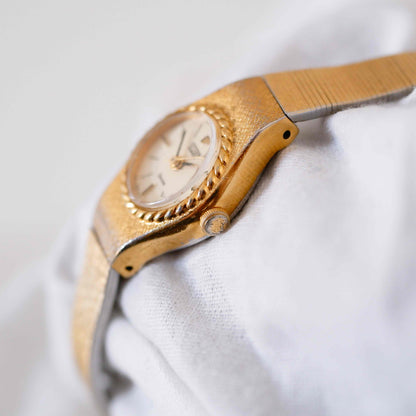 Citizen Cocktail Watch: Vintage 70s Ladies Golden Dainty with Light Gold Dial